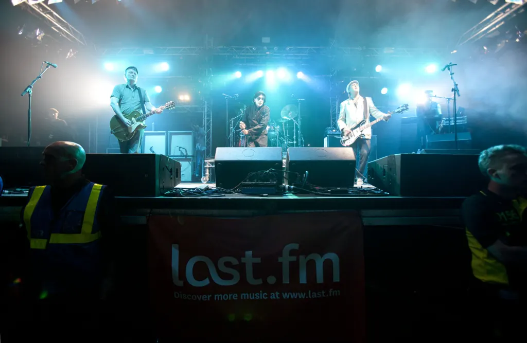 Festivalgoers and atmosphere at Sonisphere 2011
